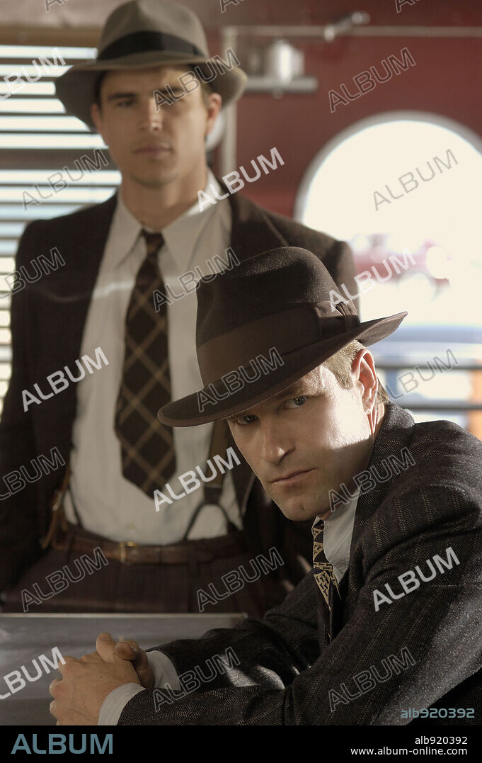 AARON ECKHART y JOSH HARTNETT en LA DALIA NEGRA, 2006 (THE BLACK DAHLIA), dirigida por BRIAN DE PALMA. Copyright UNIVERSAL PICTURES / MORTON, MERRICK.