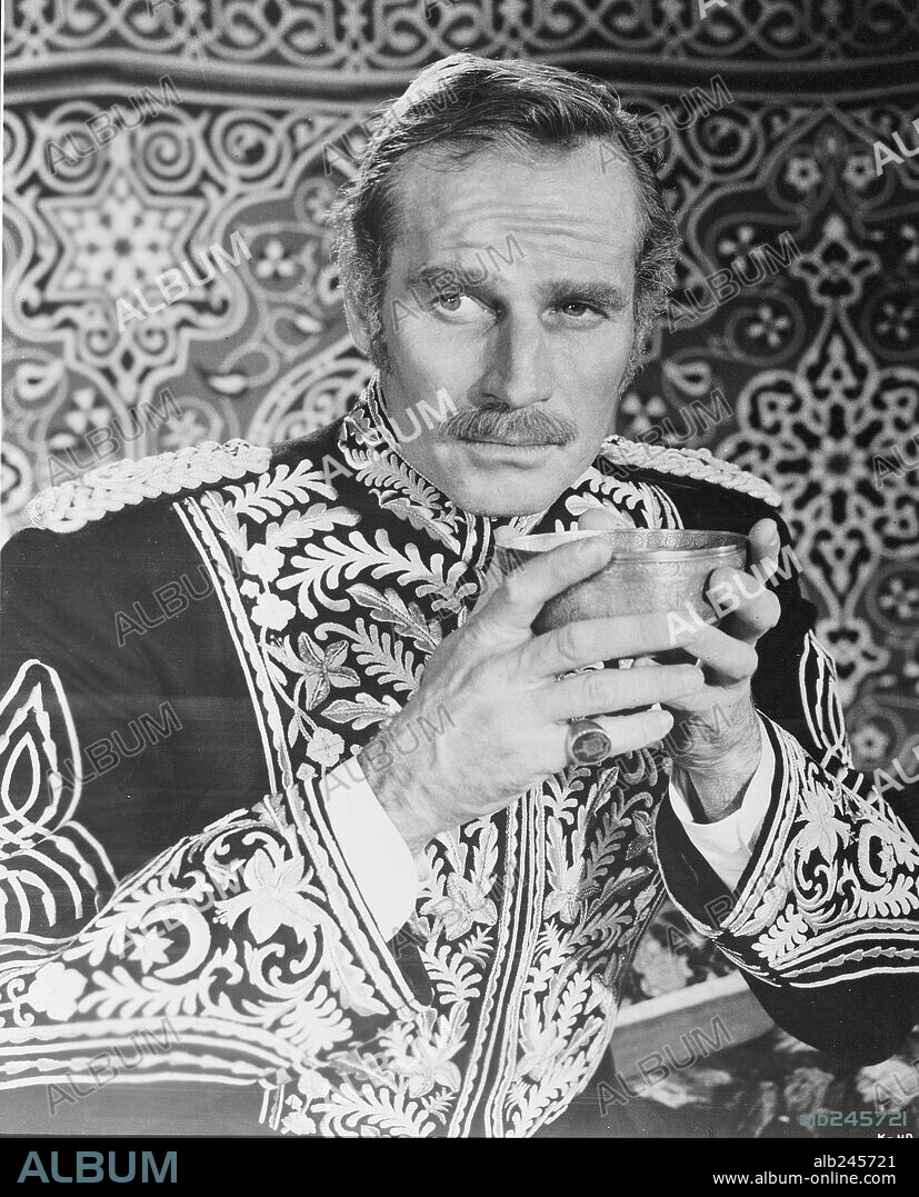 CHARLTON HESTON en KARTUM, 1966 (KHARTOUM), dirigida por BASIL DEARDEN. Copyright CINERAMA/UNITED ARTISTS.