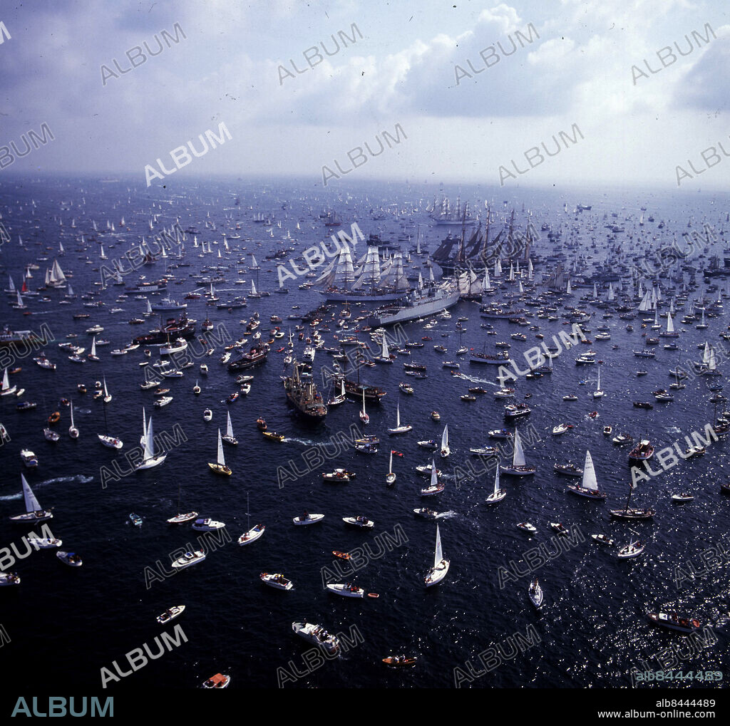 Göteborg 1978 - Sail training race - Tall ship race *** Local Caption *** BS Låda Krep 2012-06 -. Många dior i ett kuvert denna låda -. KAMERAREPORTAGE.