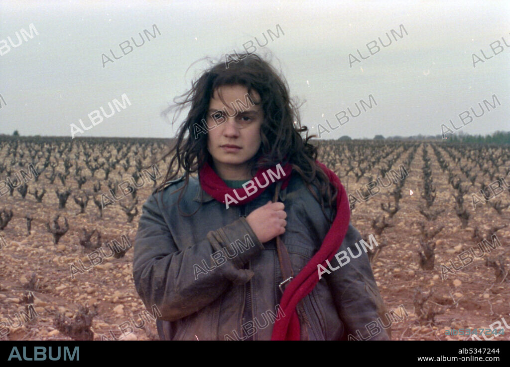 SANDRINE BONNAIRE in VAGABOND, 1985 (SANS TOIT NI LOI), directed by AGNES VARDA. Copyright Films A2 / Ciné Tamaris.