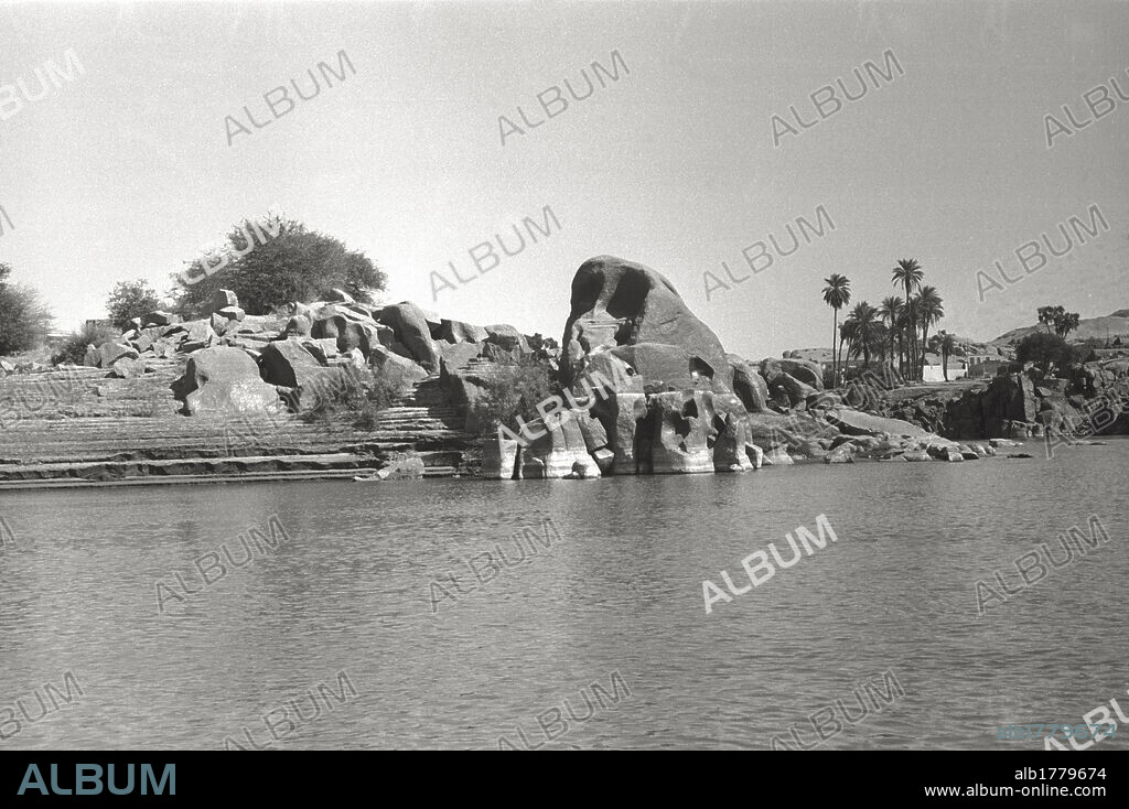 The Mausoleum of Aga Khan III in Assuan. View of the stone sides of the Nile river in Assuan, not far from the mausoleum of the Sultan Aga Khan III, the 48th Imam of the Shia Ismaili Muslims. Assuan (Egypt), April 1960.