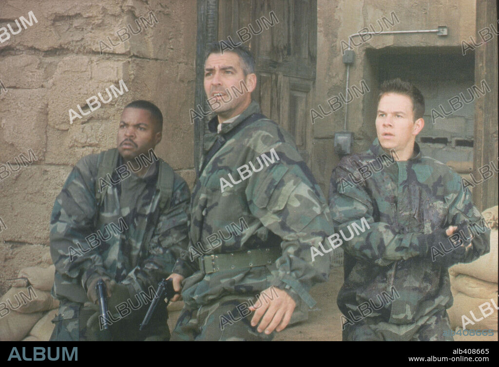GEORGE CLOONEY, ICE CUBE and MARK WAHLBERG in THREE KINGS, 1999, directed by DAVID O'RUSSELL. Copyright WARNER BROS. PICTURES.