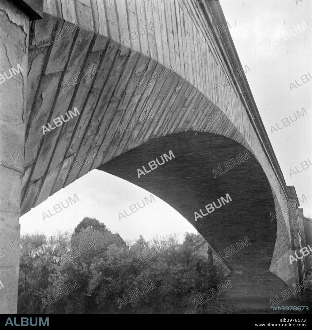 Over Bridge, near Gloucester, Gloucestershire, 1945. Detail view of the bridge designed by Thomas Telford, showing one splayed arch.
