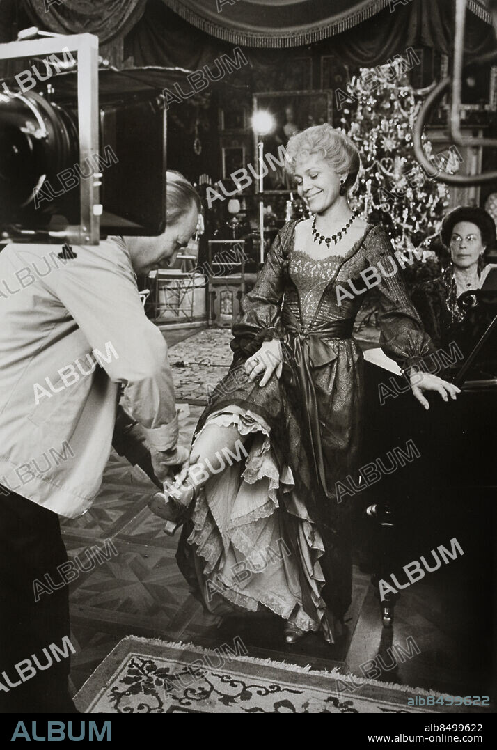 STOCKHOLM 1981. Inspelning av filmen "Fanny och Alexander" i regi av Ingmar Bergman (vänster). Till höger Christina Schollin, skådespelare.. Foto Jacob Forsell / XP / SCANPIX Kod 14. **AFTONBLADET OUT**.