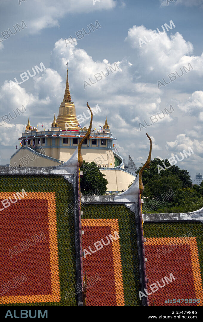 Wat Saket Ratcha Wora Maha Wihan (usually Wat Saket) dates back to the Ayutthaya era, when it was called Wat Sakae. King Rama I (1736 - 1809) or Buddha Yodfa Chulaloke renovated the temple and renamed it Wat Saket. The Golden Mount (Phu Khao Thong) is a steep hill inside the Wat Saket compound. It is not a natural outcrop, but an artificial hill built during the reign of Rama III (1787 - 1851) or King Jessadabodindra.