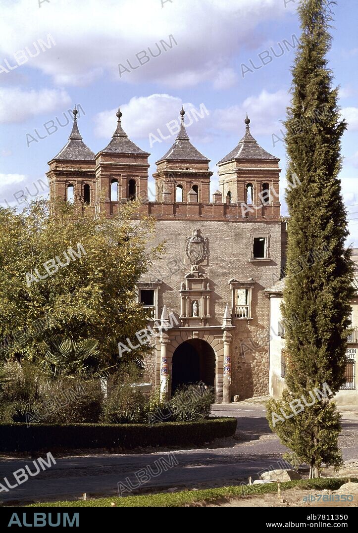 AUTOR LIBRE 01307. PUERTA DEL CAMBRON TAMBIEN CONOCIDA COMO PUERTA DE LOS JUDIOS - PUERTA RENACENTISTA DE ORIGEN ARABE RECONSTRUIDA EN EL SIGLO XVI - FOTO AÑOS 60.