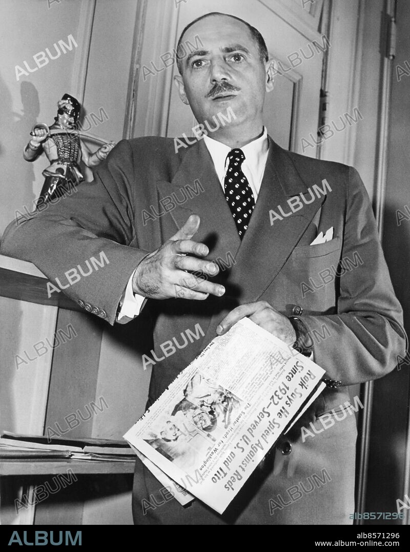 Orig. bildtext... DENIES SPY CONSPIRACY WITH RAJK New York. Now manager of a New York hotel, George S. Kovach (above) who was a member of the U.S. military mission to Hungary in 1945, today denied that he ever met Laszlo Rajk, former Hungarian foreign minister who is now on trial for treason i Budapest. Kovach, who was a lieutenant colonel at the time was named by Rajk as the U.S. officer who approached him to spy for the United States. Rajk is one of eight former Hungarian communist leaders on trial. He confessed he has been engaged in anti-communist spy activities since 1932, even while he was Hungary's no. 2 communist. Anm. Mustascher Kavajer Slipsar Anti-kommunist CD500 persons: GEORGE KOVACH sites: NEW YORK;USA.