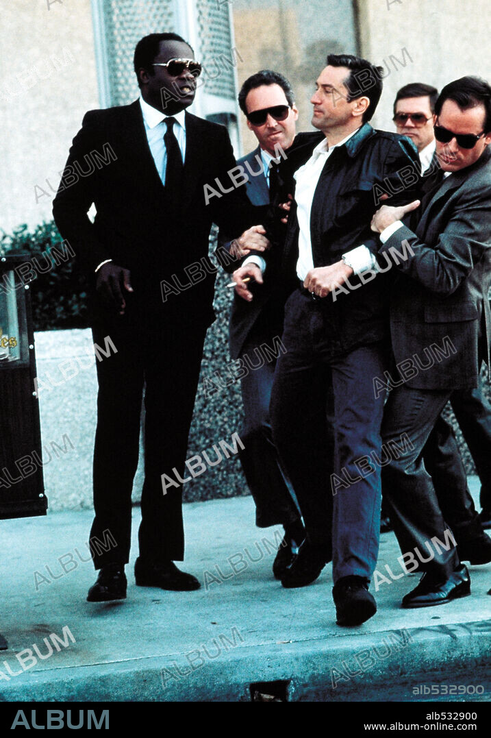 HUIDA A MEDIANOCHE, 1988 (MIDNIGHT RUN), dirigida por MARTIN BREST. Copyright UNIVERSAL PICTURES.