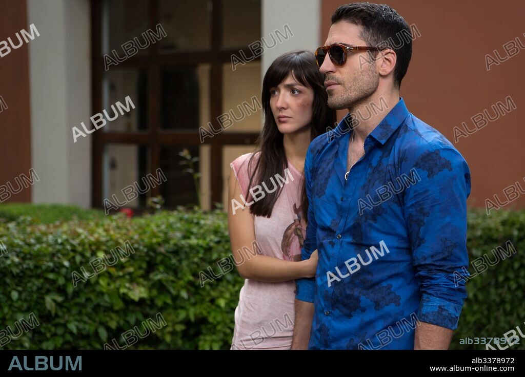 ERENDIRA IBARRA y MIGUEL ANGEL SILVESTRE en SENSE8, 2015, dirigida por ANDY WACHOWSKI y LANA WACHOWSKI. Copyright NETFLIX.
