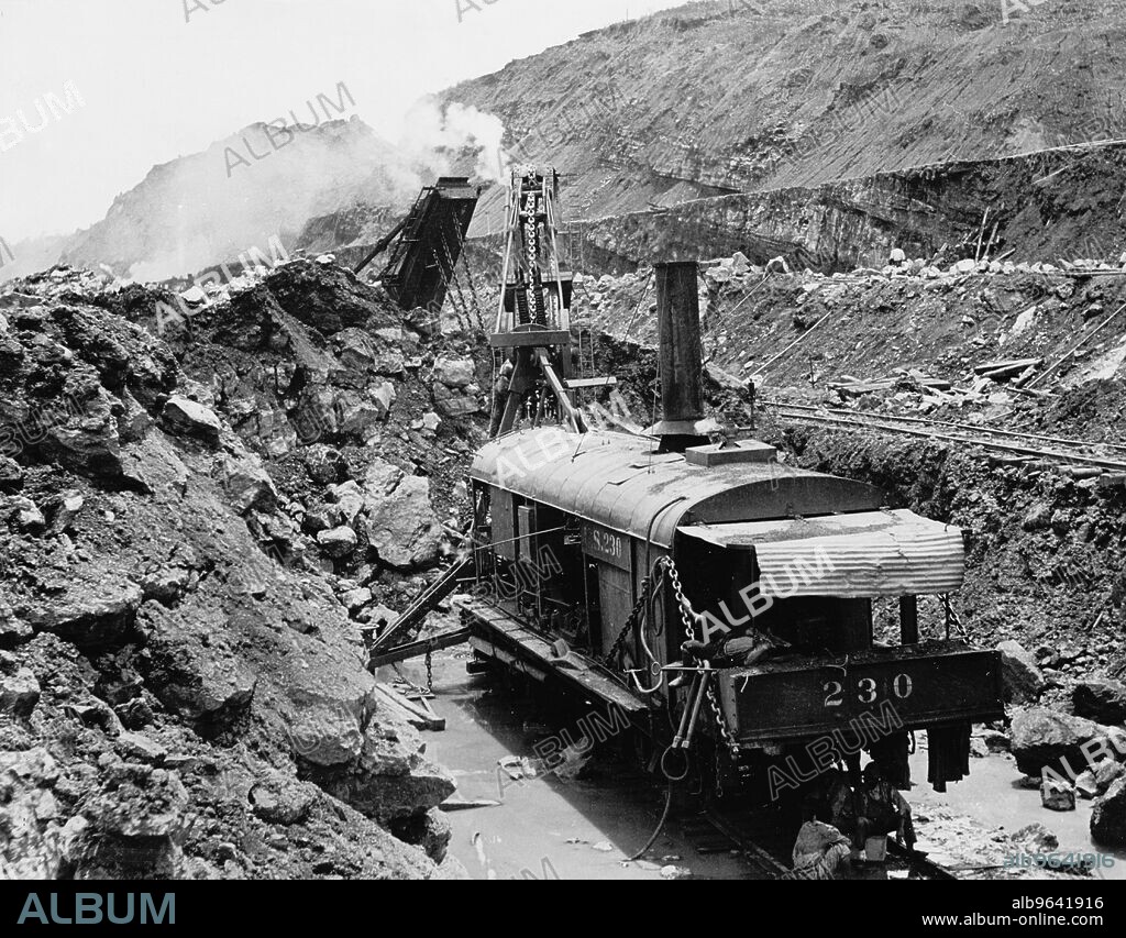 Steam shovels, Panama Canal, c.(between 1905 and 1914).
