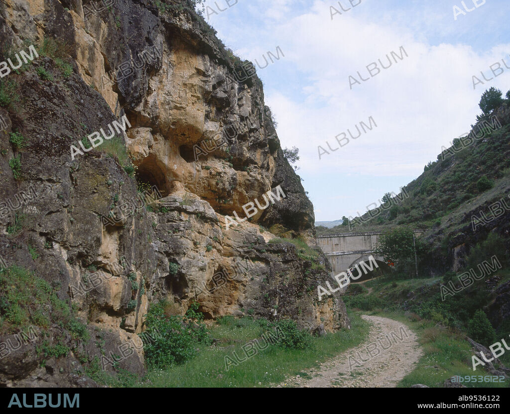 SENDERO -  PARED ROCOSA CALIZA - FOTO AÑOS 00.