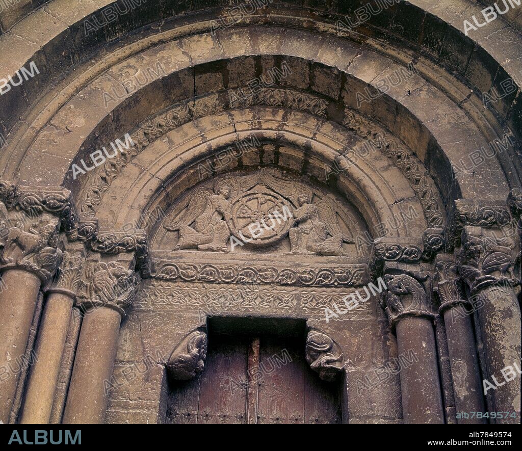 MAESTRO DE AGÜERO. DETALLE DEL TIMPANO DE LA PORTADA OESTE DE LA IGLESIA DEL SALVADOR - SIGLO XIII - ROMANICO ESPAÑOL.