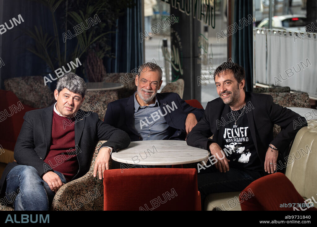 Madrid, 05/11/2021. Antonio Santos Mercero, Jorge Díaz Cortés y Agustín Martínez, ganadores del Premio Planeta bajo el pseudónimo de Carmen Mola con el libro 'La bestia'. Foto: Isabel Permuy. ARCHDC.