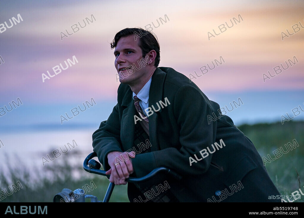 SIMON BENNEBJERG in THE PACT, 2021 (PAGTEN), directed by BILLE AUGUST. Copyright SF Studios.