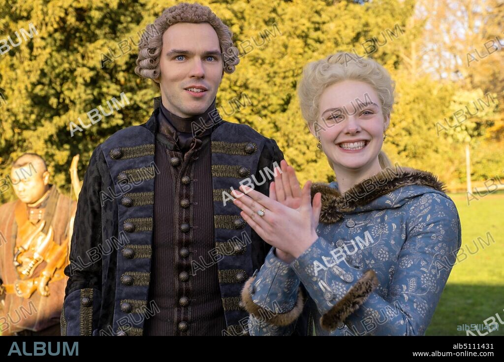 ELLE FANNING et NICHOLAS HOULT dans THE GREAT, 2020. Copyright Thruline Entertainment/Echo Lake Entertainment/Macgowan Films/Media Rights Capital (MRC).