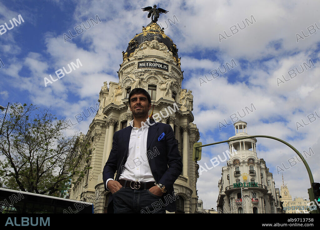 04-22-2014 Madrid Bullfighter Miguel Angel Pereda poses next to the Metropolis building. Victor Lerena archdc.