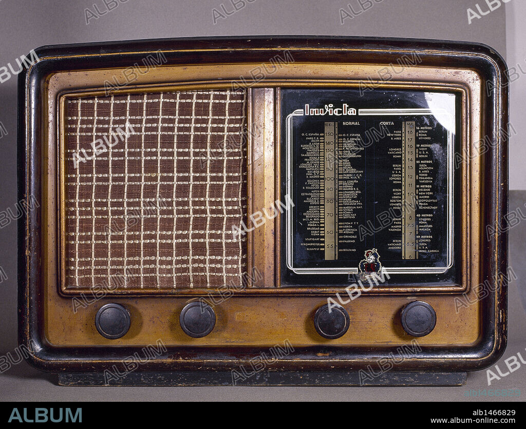 RADIO ANTIGUA de la marca INVICTA.