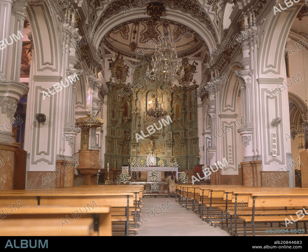 INTERIOR BARROCO - IGLESIA REFORMADA EN EL SIGLO XVIII.
