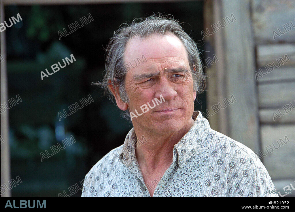 TOMMY LEE JONES en DESAPARICIONES, 2003 (THE MISSING), dirigida por RON HOWARD. Copyright COLUMBIA PICTURES.