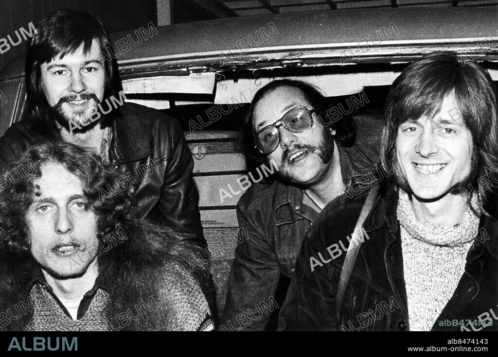 GÖTEBORG 1977-08-06.. Så här ser killarna i Grus i dojjan ut när de inte har instrument - bak i bilen sitter Frank Johansson och Krutte Hedberg och framför dem sitter Tore Persson och Christer Cervin. *** Local Caption *** GP Foto: Harry Nicolaisen / Kamerareportage / TT / Kod: 2524.