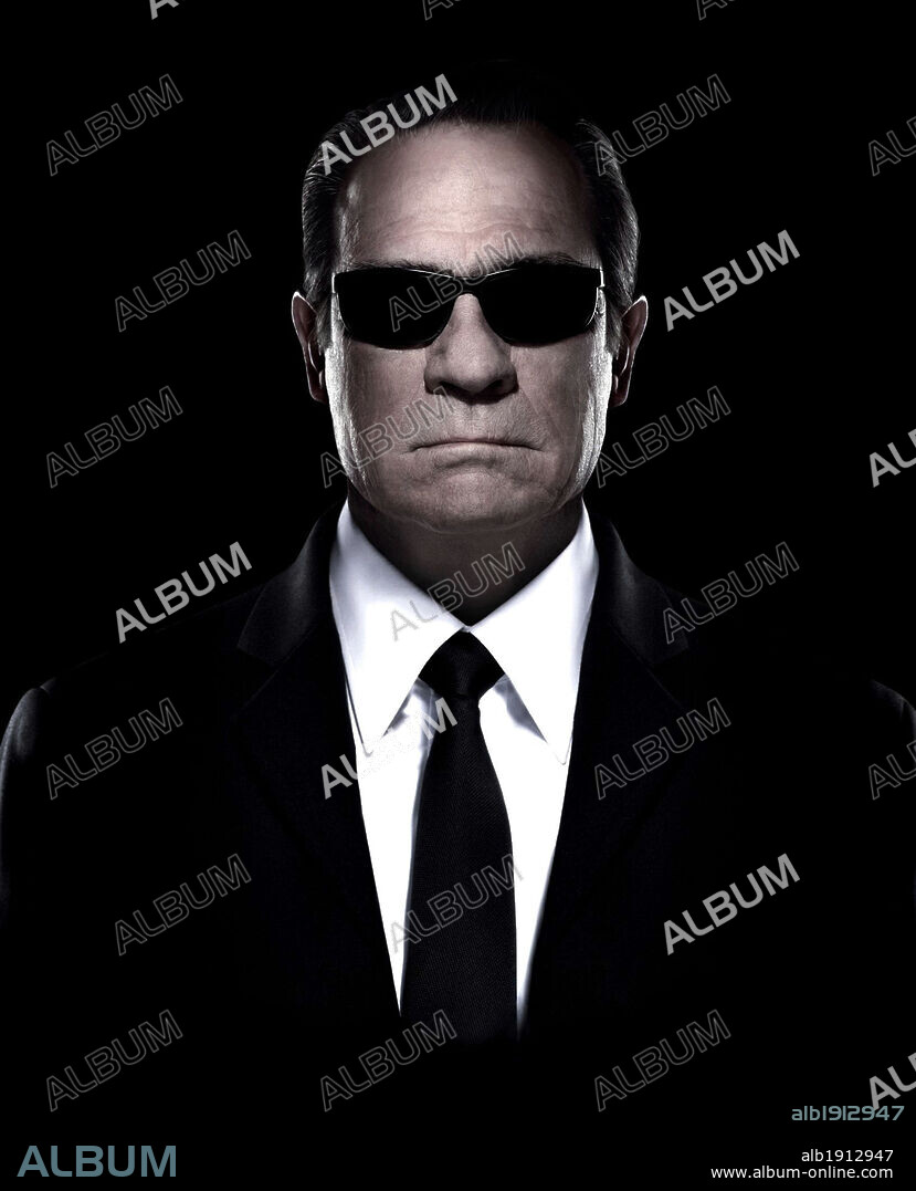 TOMMY LEE JONES in MEN IN BLACK 3, 2012, directed by BARRY SONNENFELD. Copyright AMBLIN ENTERTAINMENT.