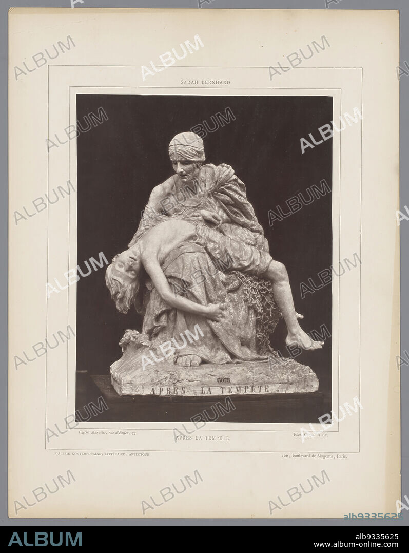 Sculpture 'Après La Tempête' by Sarah Bernhard, Galérie contemporaine, littéraire, artistique (series title), Photo of sculpture Après la Tempête, a piétà representation: mother with the dead Christ (?) on her lap. Plate from magazine., Charles Marville (mentioned on object), printer: Goupil & Cie. (mentioned on object), Paris, in or after 1876 - in or before 1884, paper, photographic support, height 228 mm × width 178 mmheight 354 mm × width 271 mm.