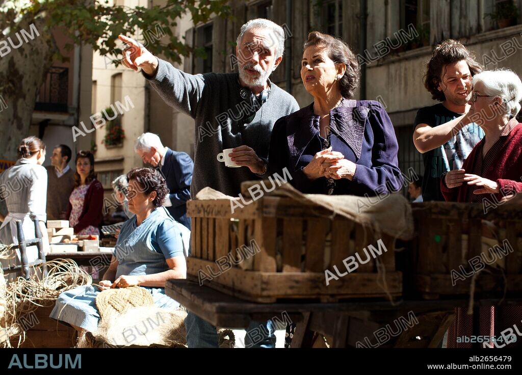 CHUS LAMPREAVE, CLAUDIA CARDINALE and FERNANDO TRUEBA in EL ARTISTA Y LA MODELO, 2012, directed by FERNANDO TRUEBA. Copyright BONNE PIOCHE.