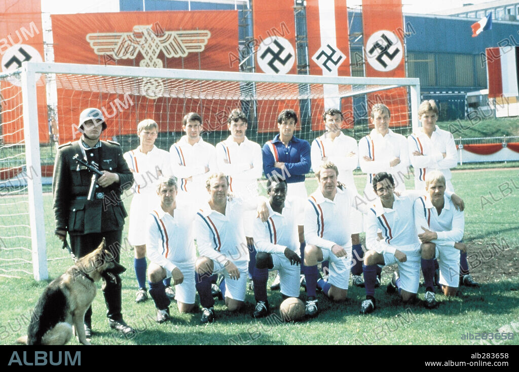 MICHAEL CAINE, SYLVESTER STALLONE und pele in VICTORY, 1981, unter der Regie von JOHN HUSTON. Copyright LORIMAR/PARAMOUNT.