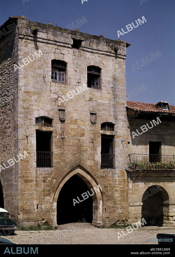 TORRE DE DON BORJA, EDIFICIO SITUADO EN LA ANTIGUA PLAZA DEL MERCADO, BIEN DE INTERES CULTURAL DESDE 1943, SIGLO XV - FOTO AÑOS 60.