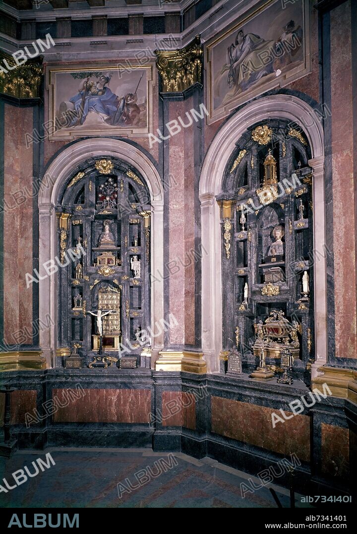 CAPILLA DEL OCHAVO RELICARIO-(BARTOLOME ZUMBIGO LA CUBRE DE MARMOL).