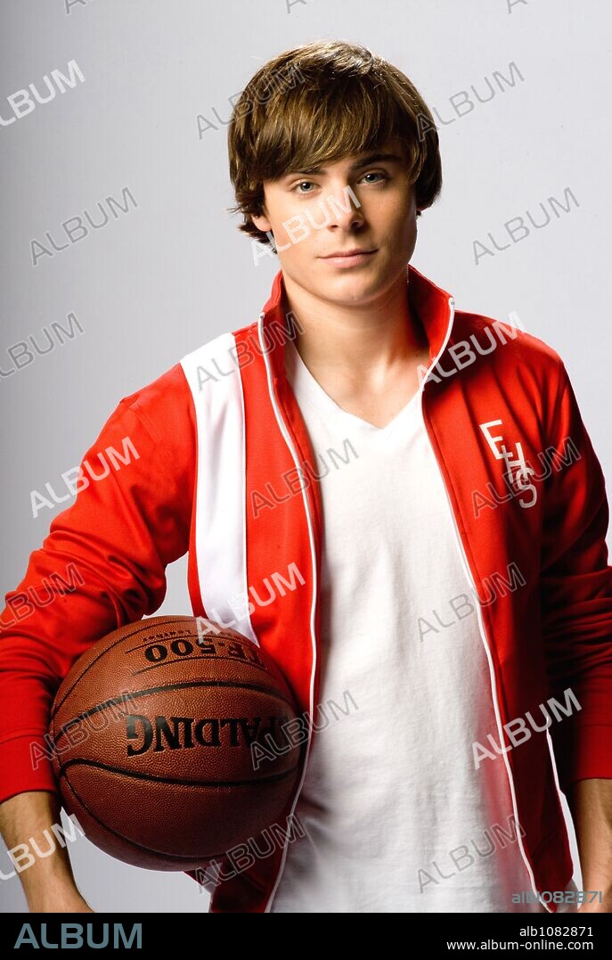 ZAC EFRON en HIGH SCHOOL MUSICAL 3: FIN DE CURSO, 2008 (HIGH SCHOOL MUSICAL 3: SENIOR YEAR), dirigida por KENNY ORTEGA. Copyright WALT DISNEY PICTURES / BRAMLEY, JOHN.