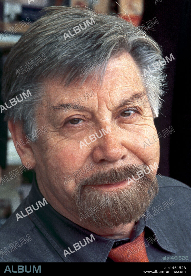 BALTASAR PORCEL PUJOL (1937-2009). Escritor y periodista en lenguas catalana y castellana. Premio Josep Pla 1969 con 'Difunts sota els ametllers en flor'. Porcel durante la festividad de Sant Jordi. Barcelona, 23 de abril del año 2003. Cataluña.