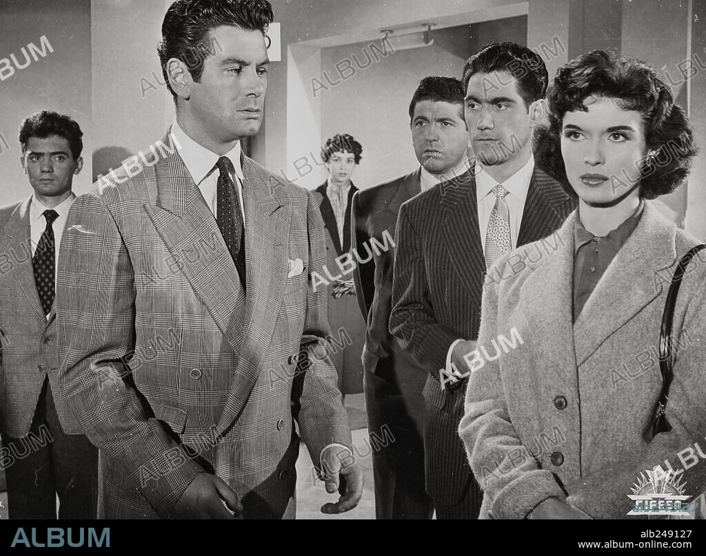 ANTONIO RAMALLETS, JESUS COLOMER et MARISA PRADO dans ONCE PARES DE BOTAS, 1954, réalisé par FRANCISCO ROVIRA BELETA. Copyright PRODUCCIONES BALCAZAR.
