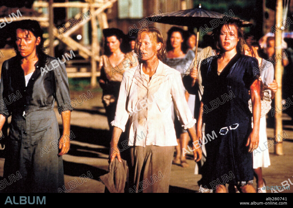 GLENN CLOSE in PARADISE ROAD, 1997, unter der Regie von BRUCE BERESFORD. Copyright FOX SEARCHLIGHT PICTURES.