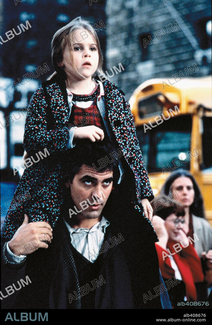 GEORGE CLOONEY and MAE WHITMAN in ONE FINE DAY, 1996, directed by MICHAEL HOFFMAN. Copyright 20TH CENTURY FOX / ARONOWITZ, MILES.
