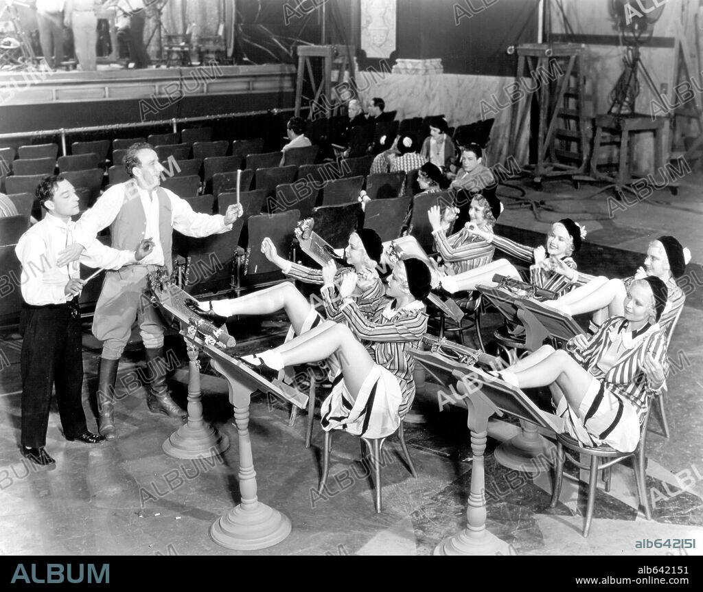 BUSTER KEATON and JIMMY DURANTE in SPEAK EASILY, 1932, directed by EDWARD SEDGWICK. Copyright M.G.M.