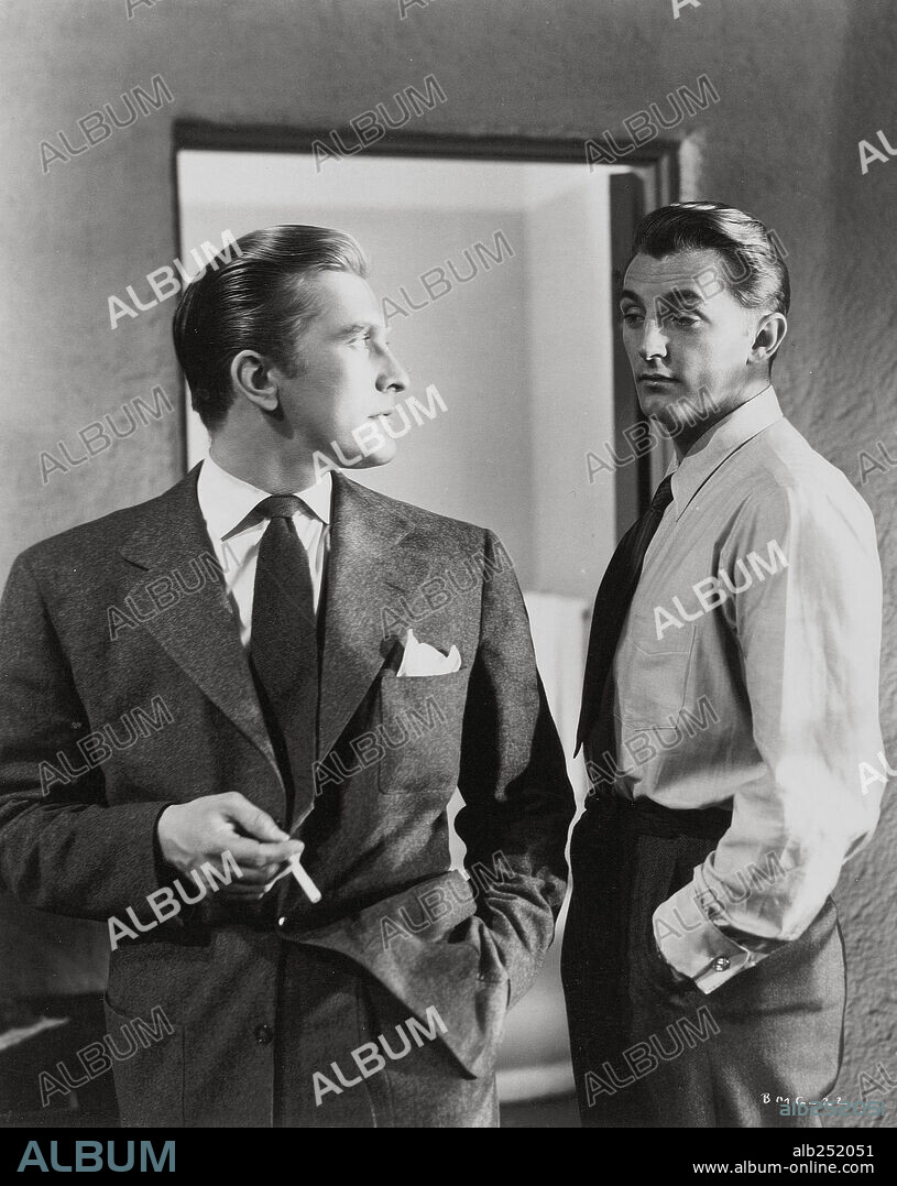 KIRK DOUGLAS et ROBERT MITCHUM dans OUT OF THE PAST, 1947, réalisé par JACQUES TOURNEUR. Copyright RKO RADIO PICTURES.