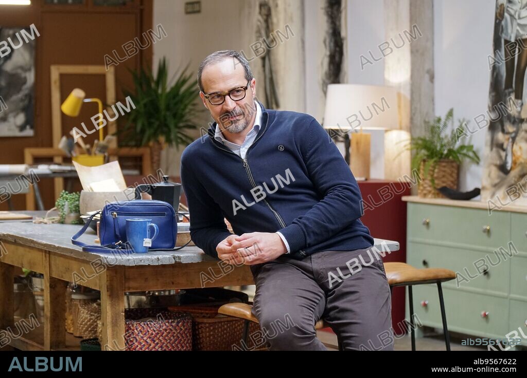 FELE MARTINEZ en BAJO TERAPIA, 2023, dirigida por GERARDO HERRERO. Copyright TORNASOL FILMS.