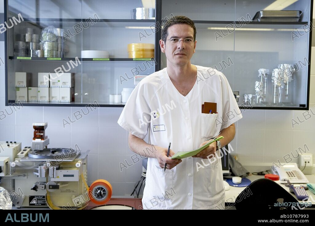 Pharmacy, unit dose packaging. Hospital Universitario Gran Canaria Doctor Negrin, Las Palmas de Gran Canaria. Canary Islands, Spain.