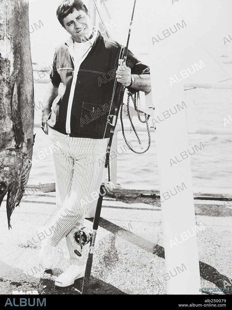 JERRY LEWIS in HOOK, LINE AND SINKER, 1969, directed by GEORGE MARSHALL. Copyright COLUMBIA PICTURES.