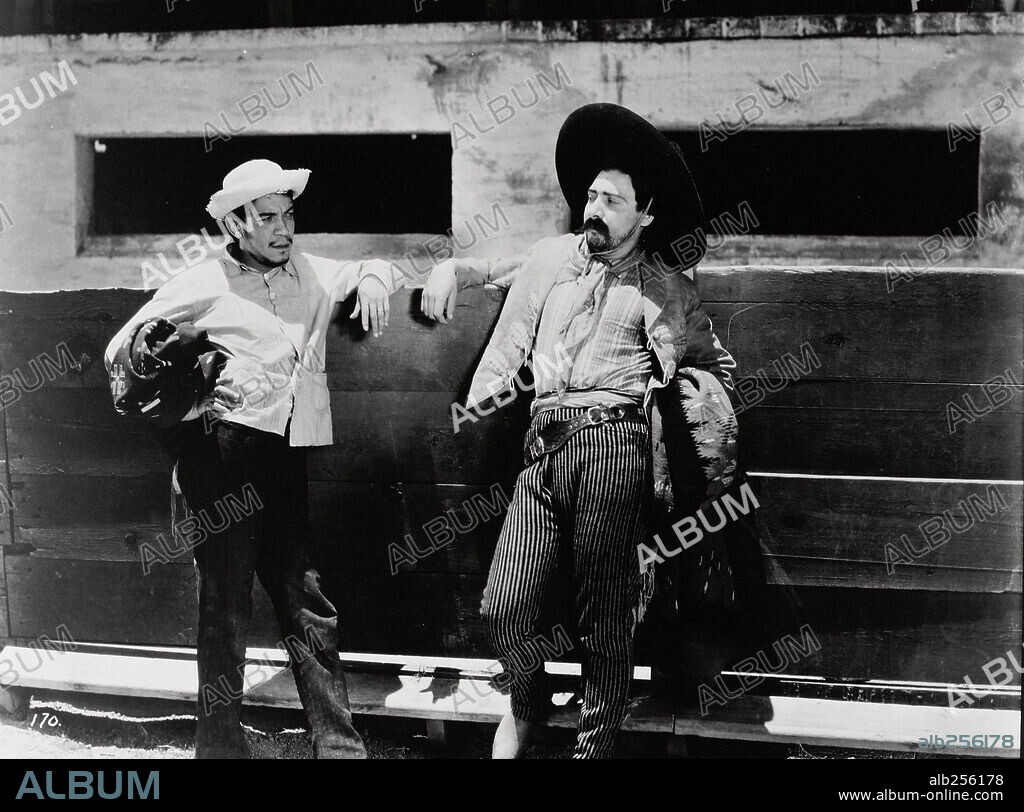 CANTINFLAS en ASI ES MI TIERRA!, 1937, dirigida por ARCADY BOYTLER. Copyright CISA.