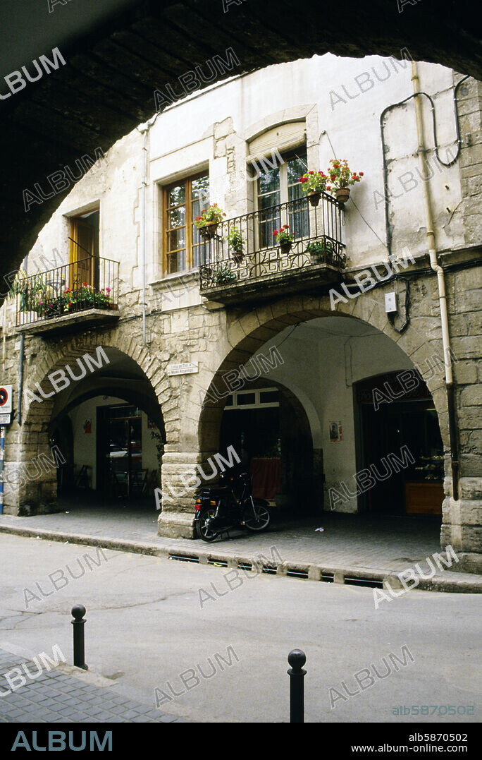 Banyoles, Plaza Mayor porticada (Plà de l´Estany).