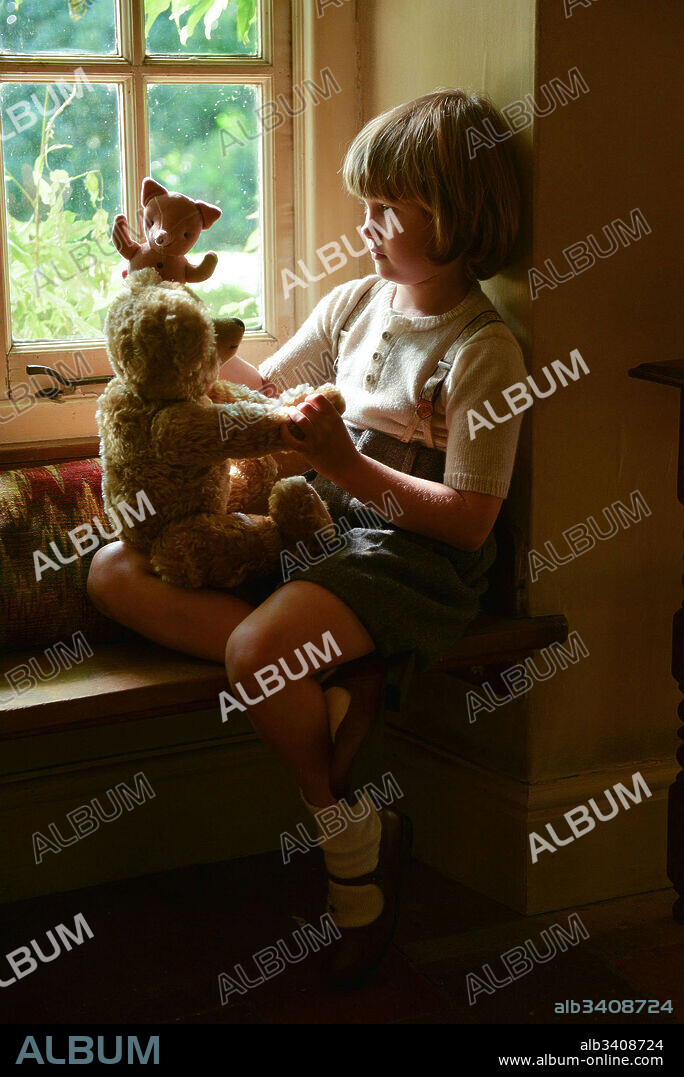 WILL TILSTON in GOODBYE CHRISTOPHER ROBIN, 2017, directed by SIMON CURTIS. Copyright FOX SEARCHLIGHT PICTURES.