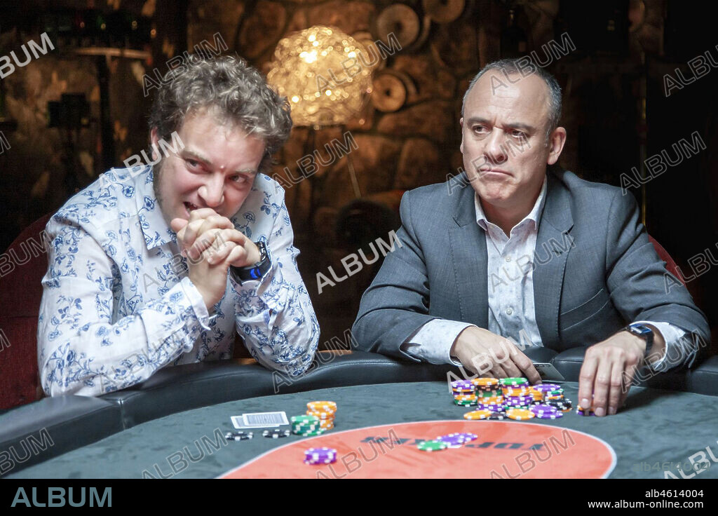 JAVIER GUTIERREZ et POL LOPEZ dans VERGÜENZA, 2017, réalisé par ALVARO FERNANDEZ ARMERO. Copyright Apache Films / Movistar +. Temporada 3.