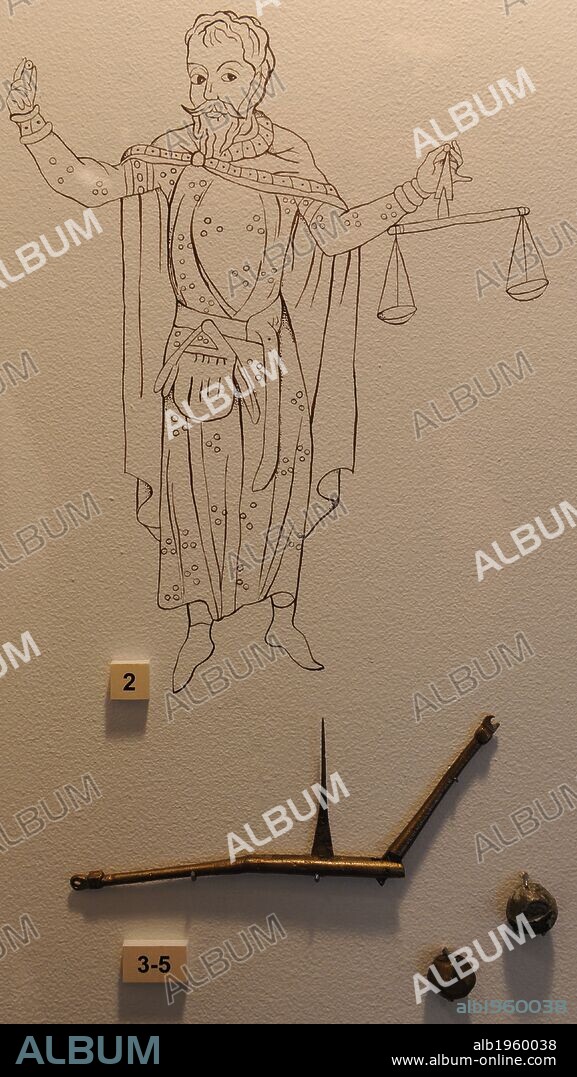 ARTE. EDAD MEDIA. NORTE EUROPA. LETONIA. 2. Reproducción de una miniatura donde se utiliza una balanza para pesar la plata. 3-5 restos de una balanza con pesas de platino, fechadas en el S. XIII. Museo de la Historia y la Navegación. Riga. Letonia. Europa.