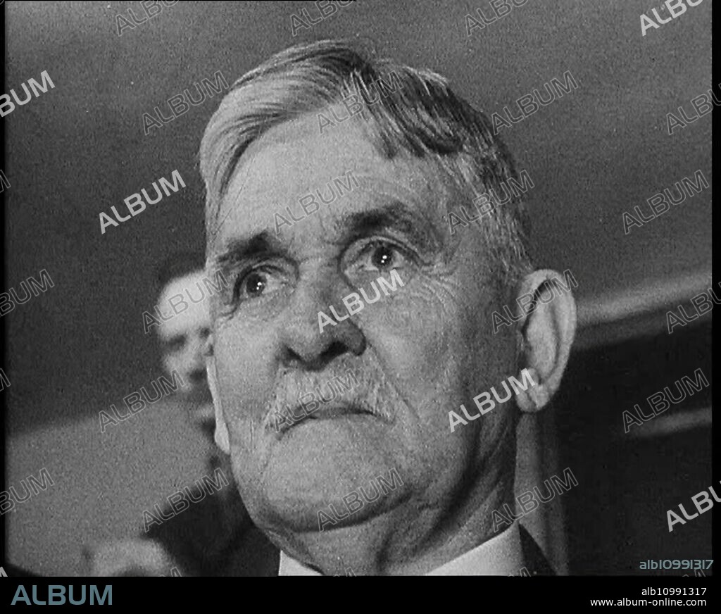 Witness Dr John F. Condon Giving Evidence in Court During the Lindbergh's Kidnapping Case Trial, 1930s. USA. "The crime of the century". 'Dr. Condon - Jafsie - told how he paid $50,000 ransom money to a man called John. That, says Jafsie, is the man [ie Bruno Richard Hauptmann]'. From "Time To Remember -  The Tough Guys", 1930s  (Reel 4); documentary film, mainly about life in depression- and gangster-hit America.
