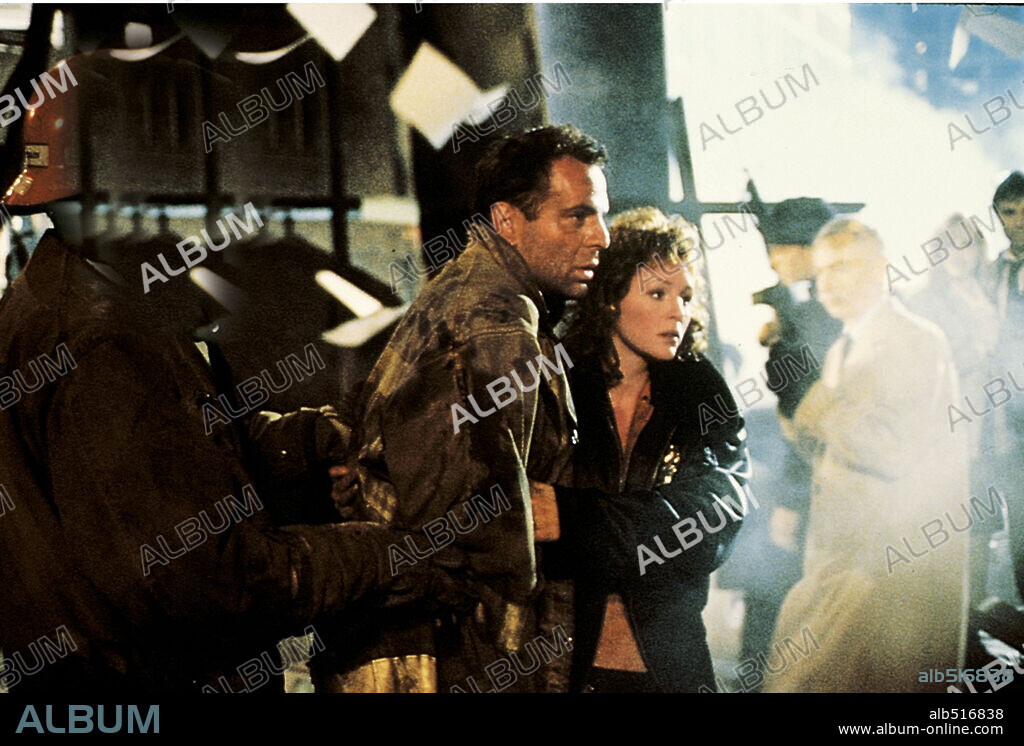 BONNIE BEDELIA and BRUCE WILLIS in DIE HARD, 1988, directed by JOHN MCTIERNAN. Copyright 20TH CENTURY FOX.