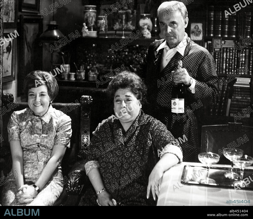 JOAN CAPRI, LALI SOLDEVILA and RAFAELA APARICIO in ABOGADO, EL ALCALDE Y EL NOTARIO, EL, 1969. Copyright ISASI PRODUCCIONES.