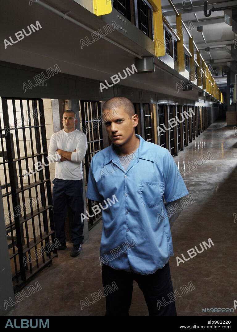 DOMINIC PURCELL and WENTWORTH MILLER in PRISON BREAK, 2005 (PRISON BREAK-TV), directed by PAUL SCHEURING. Copyright 20TH CENTURY FOX TV.