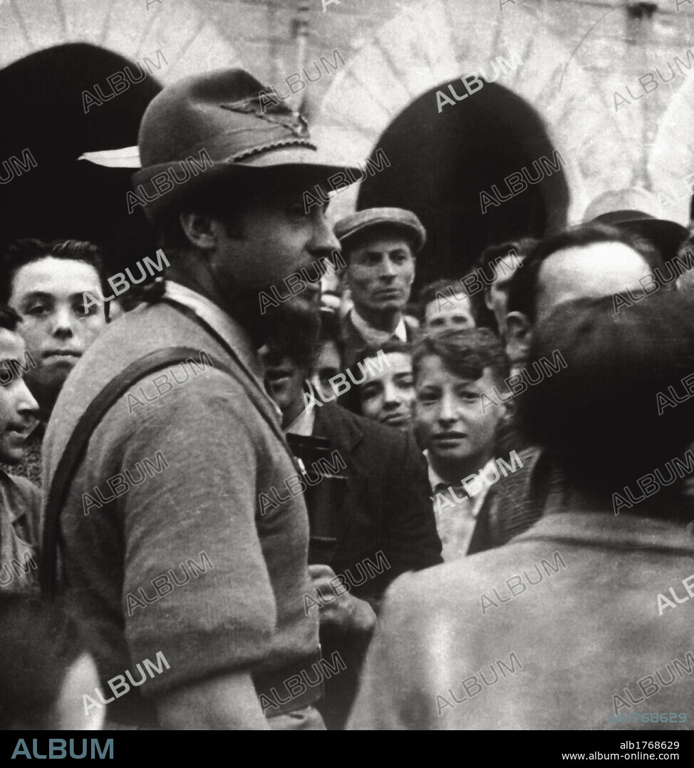The 'commander Mauri' (Enrico Martini) in Alba. The commander Enrico Martini, known as 'Mauri', photographed among the people of Alba, occupied by his company. The partisans kept the control of the Piedmontese town for more than one month; that made 'Mauri' win the gold Medal of Honour. Alba, October 1944.